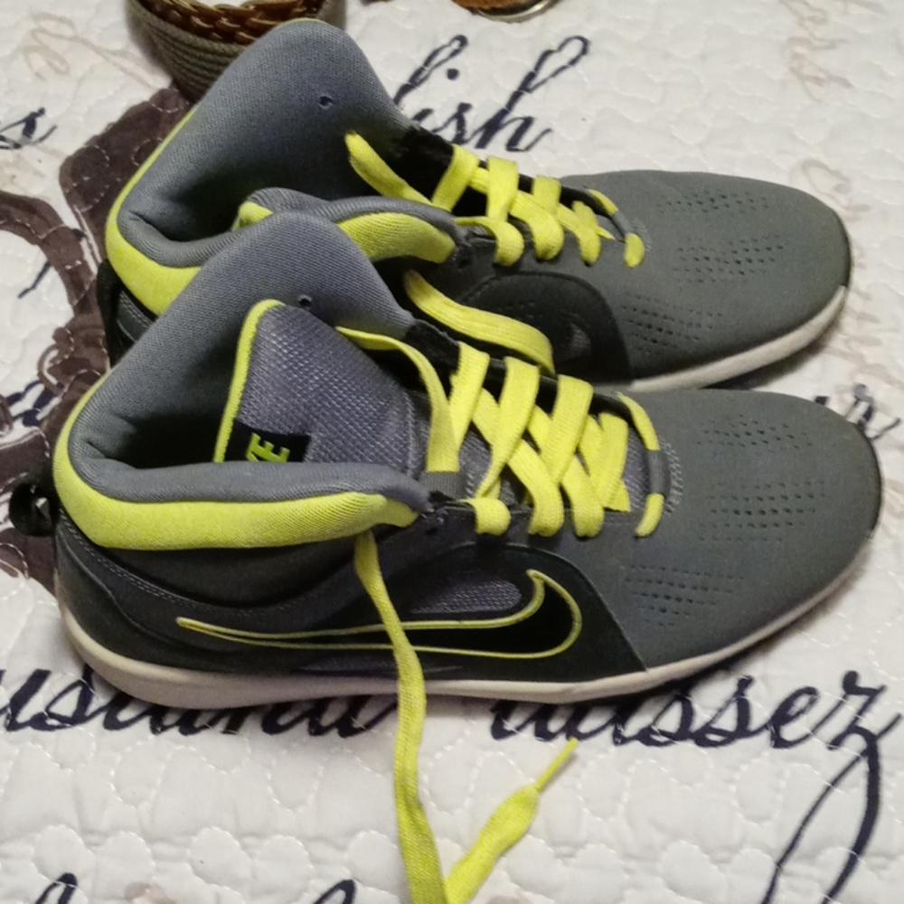 Nike tennis shoes